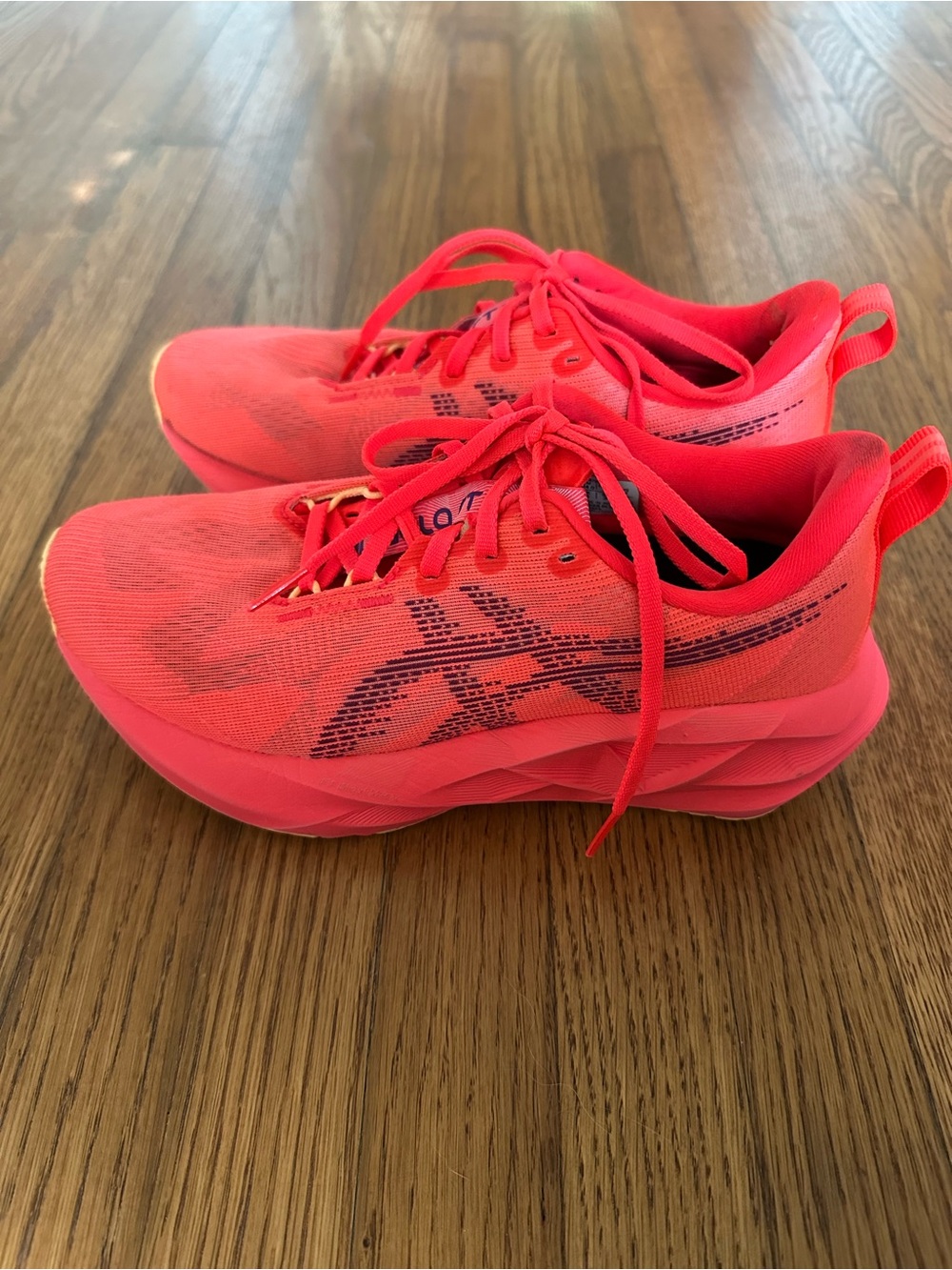 ASICS Novablast 5 Women's Running Shoes in Flash Red/Edo Purple - Size 7 (US) - Picture 2 of 13